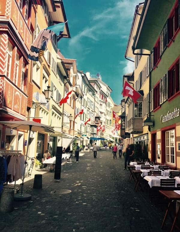 WHY CHOOSE HOLIDAYINSWISS FOR YOUR GROUP TRIP